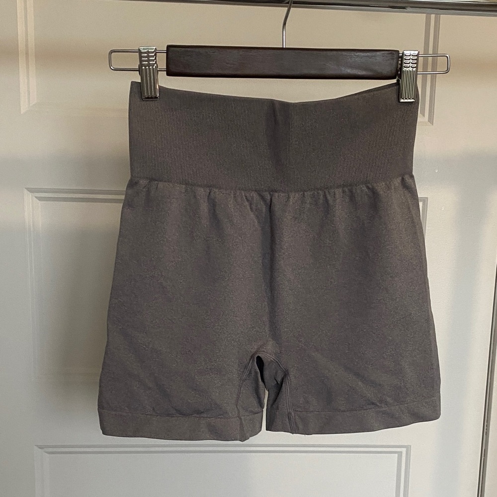 High-Waist Seamless Women’s Shorts in Gray